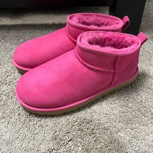 Womens Ugg Ultra Classic Mini boots size 9